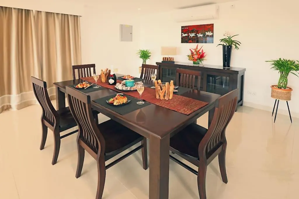 Private Double Bedroom With Ensuite In Shared Deluxe Pool Villa By Cliffhanger Misere Homestay